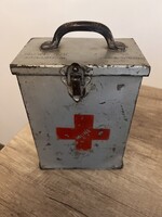 Régi magyar fém elsősegély láda – EÜ Járőr-táska – MONIER RT Budapest (1950–60-as évek)