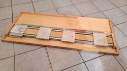 Asztalosipari ritkaság a számítógépes tervezés előtti korból ,125x26x7 cm-es fa tartódobozban