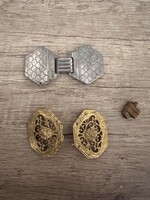 3 darabos antik ruházati kiegészítő szett – pénztárcazár, díszes fibula és kis ruhakapocs (1890–1915