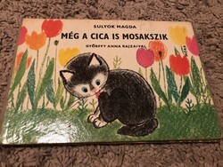Még a cica is mosakszik