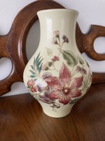 ZSOLNAY PORCELÁN HASAS VÁZA, DÚS VIRÁG DÍSZÍTÉSSEL