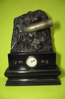 Első világháborús asztali óra öntöttvas katonai domborművel.