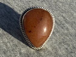 Mutatós női ezüst gyűrű napkővel