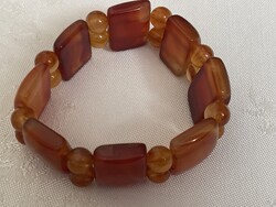 Gyönyörűséges vagány valódi karneol karkötő.