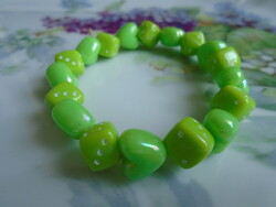 Karkötő kislánynak szivecskékkel  és  dobókockákkal.