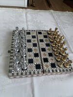 Keleti gyöngyház, kagyló csont intarziás fa sakk készlet ezüst arany színű bábokkal.