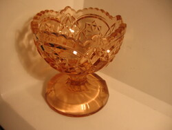 Rózsaszínű üveg talpas kehely , kínáló
