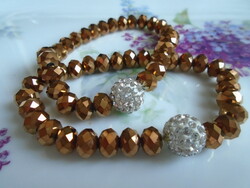 Új karkötő üvegből, ékszer betéttel.