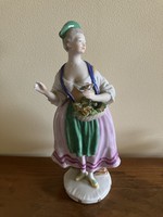 ANTIK AUGARTEN PORCELÁN SZOBOR, DÁMA VIRÁGCSOKORRAL