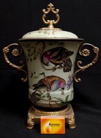 DT/502 – Díszes porcelán fedeles amfóra rézötvözet tartozékokkal