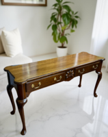 Antik stílusú, két fiókos konzolasztal