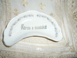 Antik  csontos tányér  porcelánból-