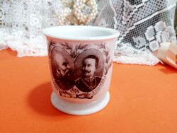 Porcelán csésze  Ferenc József császár és II. Vilmos császár portréjával.