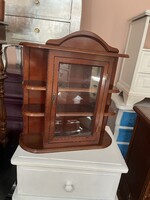 Kis vitrines fali szekrényke 47/47x18 eladó bp.18 kerben
