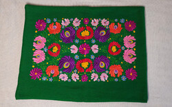 5 Darab Régi kézzel hímzett párnahuzat és terítők kalocsai matyó jellegű motívumokkal