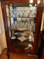 Eladó gyönyörű, század eleji vitrin és komód kollekció