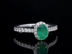 Arany gyűrű Gyémántokkal Smaragd kővel