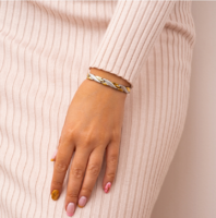 316L NEMES ACÉL KARKÖTŐ SÁRGA ÉS FEHÉR ARANNYAL GALVANIZÁLVA GYÖNYÖRŰ KARKÖTŐ, NEM KOPIK STABIL.