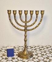 Hétágú sárgaréz Menóra – 24,5 cm-es, régi zsidó gyertyatartó, hibátlan és méltóságteljes dísztárgy
