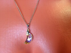 Ezüst színű nyaklánc csiszolt hold kristály medállal