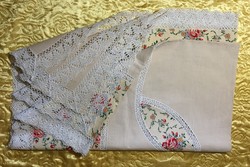 Szép horgolt csipkés kézimunka rózsás pamut vászon nagy terítő