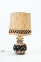 Fat lava kézzel formált, brutalista kerámia asztali lámpa eredeti textilernyővel