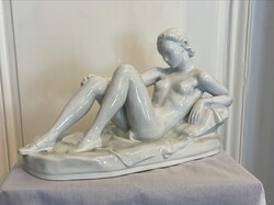 Drasche - Donner Gertrúd: fekvő akt, mázas porcelán, jelzett, 27x14x18cm