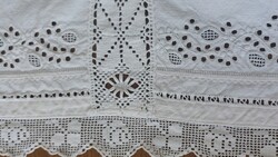 Antik kézzel horgolt csipke betétes terítő nem hibátlan: javításra vagy kreatív célra 106x142 cm