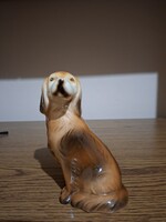 Porcelán ülő kutya figura.15,5 cm. Hibátlan.