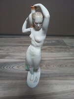 Herendi porcelán vízhordó nő