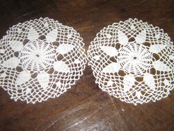Gyönyörű fehér horgolt kerek terítő párban