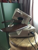 Régi svájci SUMA márkájú stoppoló gép, zokni és harisnya javító varrógép