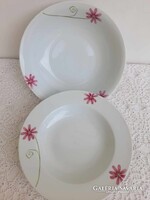 Porcelán mélytányérok és köretes tál