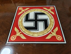 Horogkeresztes asztal