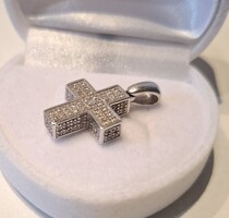 Fehérarany kereszt medál briliánssal