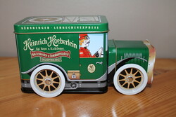 Zenélő édességes autó