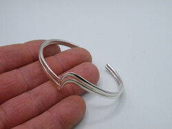 K204 csavart mintájú ezüst ovális karperec karkötő