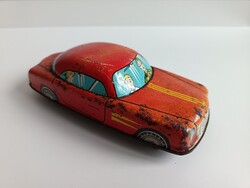 Ritka lemezárugyári piros autó
