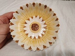 Kb.140 éves, antik, Zsolnay Júlia által tervezett lótuszos tál, asztalközép.