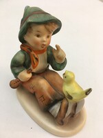 Hummel / Goebel "Singing lesson" 63 éneklő kisfiú madárral porcelán figura hibátlan