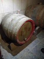 Használt tölgyfa boroshordók