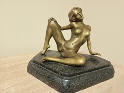 Törött karú akt, erotikus bronz szobor Nino Olivano