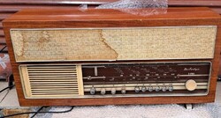 Melodyn R 4900 – nagyméretű nyugat-német csöves rádió, 1960 körül”