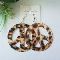 Béke jel alakú, párduc mintás fülbevaló