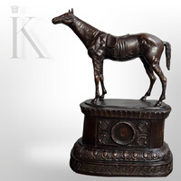 Ló bronz szobor klasszikus bronz emelvényen