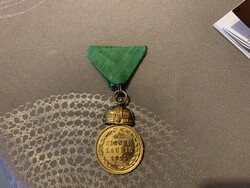 1922-es Magyar Koronás Bronzérem, SIGNUM LAUDIS aranyozott zöld mellszalaggal