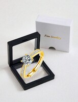 1 Karátos Moissanite Gyémánt Köves Gyűrű Állítható Méretű 18K Aranyozott Hipoallergén Ékszerdoboz Új