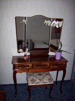 Sminkasztal Csodaszép, kecses elegáns diófa neobarokk intarziás fésülködőasztal