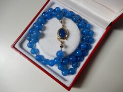 Kék achát ásvány gyöngysor aranyozott ezüst kapoccsal