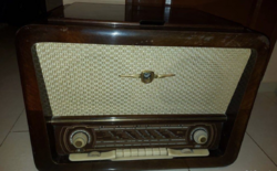 Terta nagyméretű rádió beépített lemezjátszóval